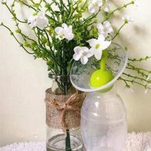 Load image into Gallery viewer, Haakaa Generation 2 Silicone Breast Milk Collector with Suction Base 150ml and Limited-Edition White Flower Stopper Combo