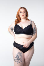 Load image into Gallery viewer, Warrior Soft Cup Black Bra - Wire Free
